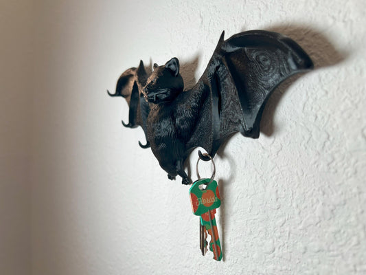 Gothic Bat Key Holder: Halloween Wall Organizer with 6 Hooks