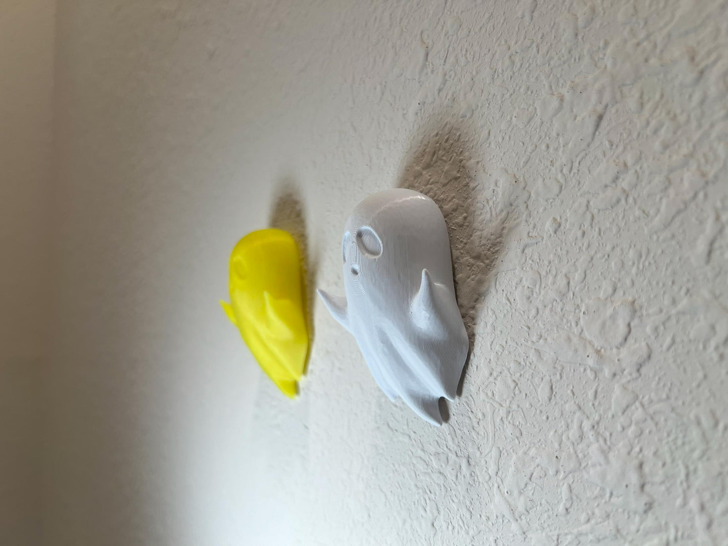 3D Printed Ghost Key Holder: Gothic Halloween Wall Decor