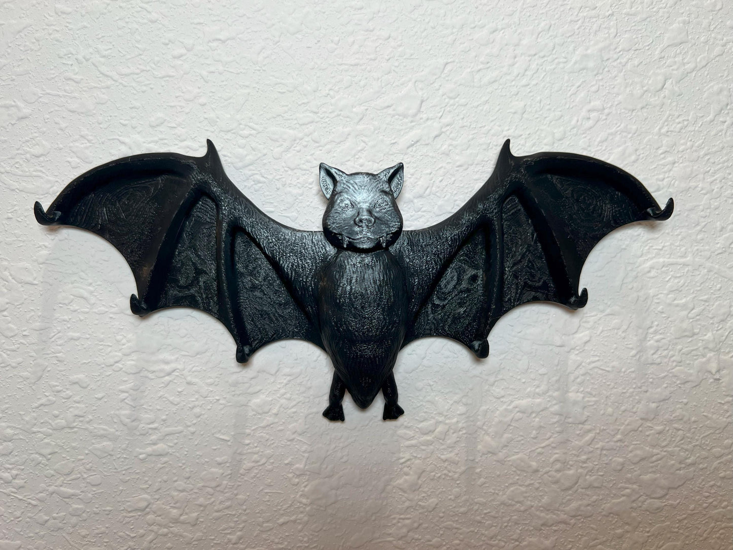 Gothic Bat Key Holder: Halloween Wall Organizer with 6 Hooks