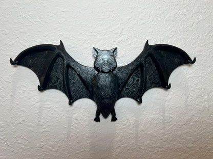 Gothic Bat Key Holder: Halloween Wall Organizer with 6 Hooks